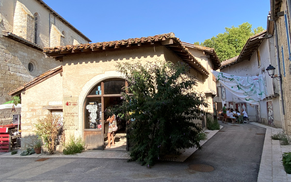 librairie village Sarrant